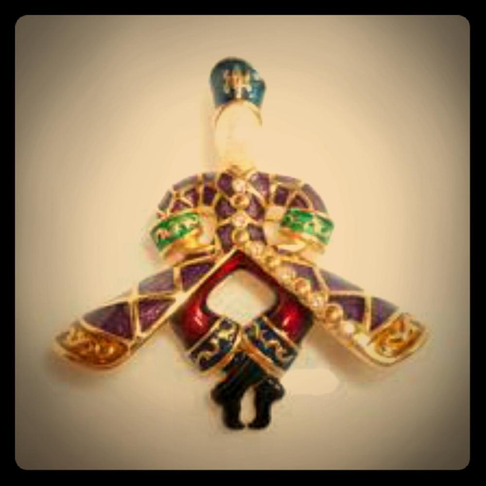 Joan Rivers Russian dancer brooch a ,ing detail